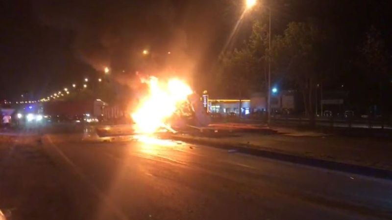 Samsun ‘da tabelaya çarpan tırın patlama anları kamerada