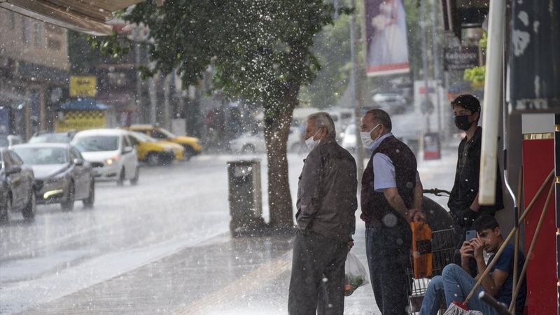 Meteoroloji'den sarı kodlu uyarı: İstanbul'da sağanak bekleniyor