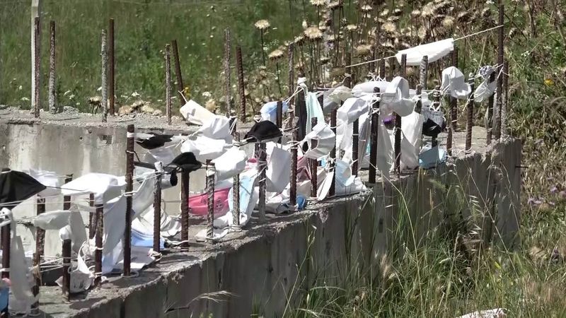 Arnavutköy’de maskelerden duvar ördüler