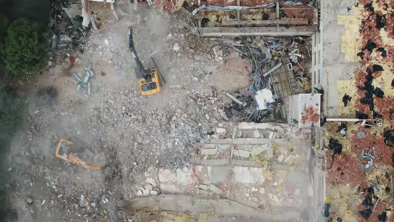 Bursa'da yarım asırlık tarihi hastane yıkıldı