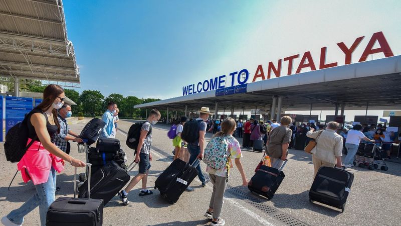 Antalya, turist akınına uğruyor