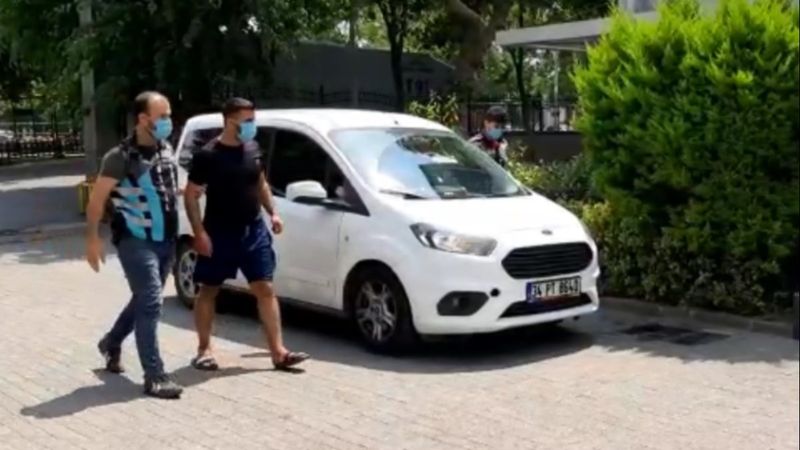 Kadıköy’de polis müşteri kılığına girerek değnekçiyi yakaladı