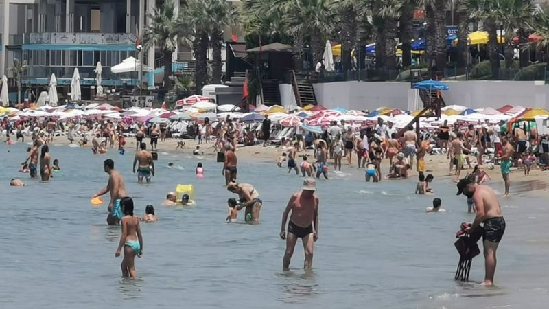 Kuşadası’nda hafta sonu yoğunluğu, yollarda uzun kuyruklar oluştu