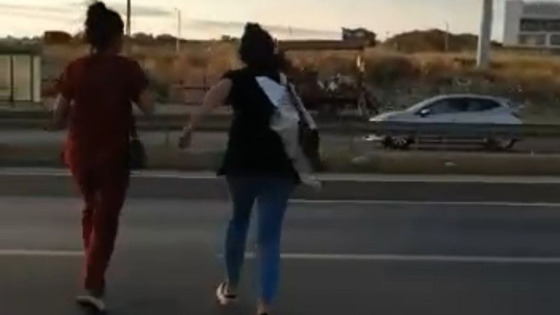 Büyükçekmece’de üst geçidi kullanmayan hemşireye araba çarptı