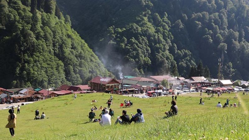 Ayder Yaylası ziyaretçilerin akınına uğruyor