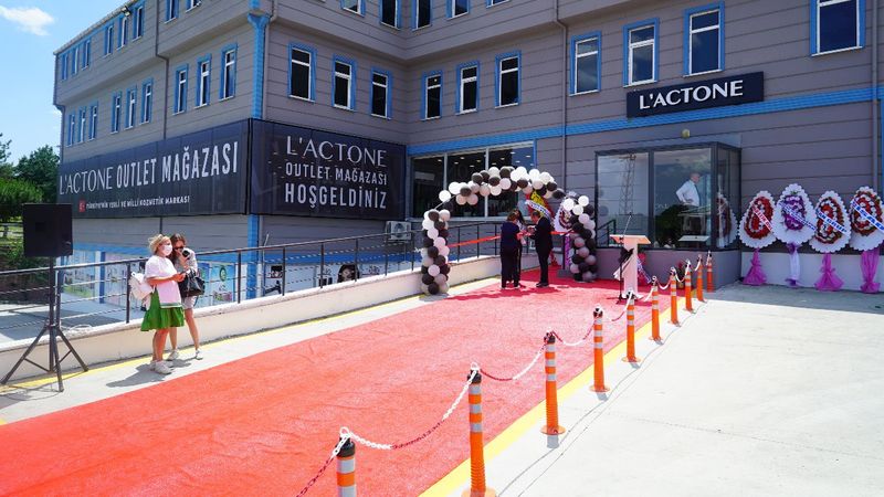 L'actone outlet mağazasını açtı