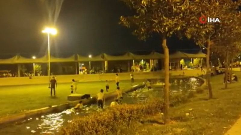 Arnavutköy’de çocuklar süs havuzuna girdi