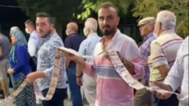 Antalya’da cebinden 5 liradan fazla çıkmayan damada, düğününde 5 lira sürprizi