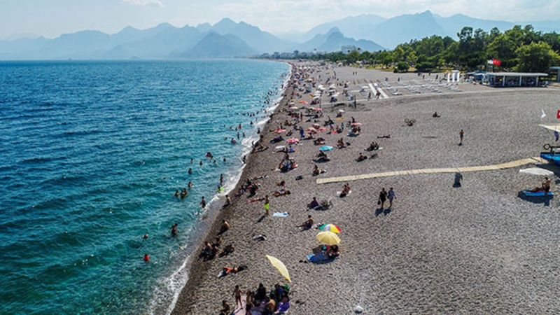 Konyaaltı Plajı'nda sigara içmek yasak