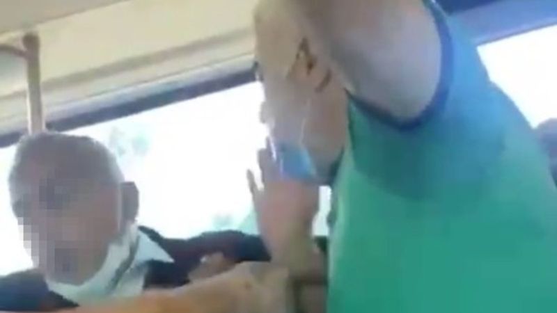 İstanbul'da maskesini çene altına takan yolcu, burun altına takanla tartıştı