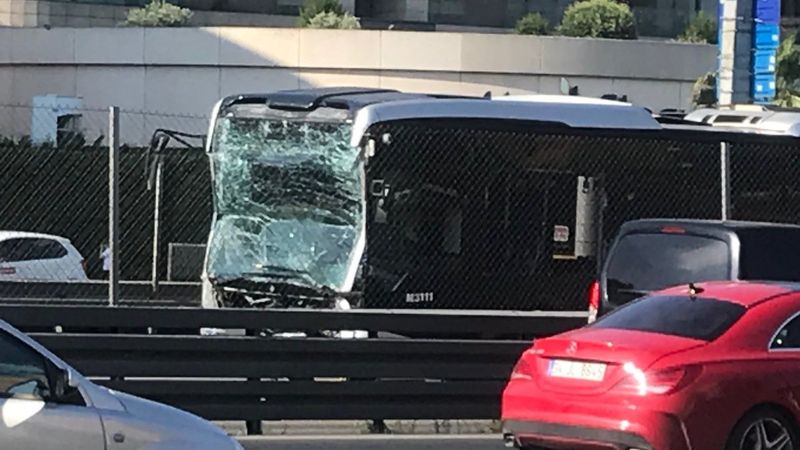 Küçükçekmece'de metrobüs kazası