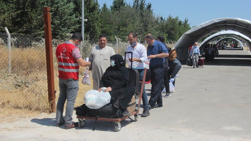 Suriyeliler bayram için Kilis'ten ülkelerine dönüyor