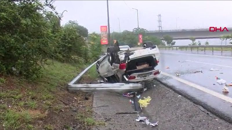 Kağıthane’de yağmur nedeni ile kayganlaşan yolda kaza