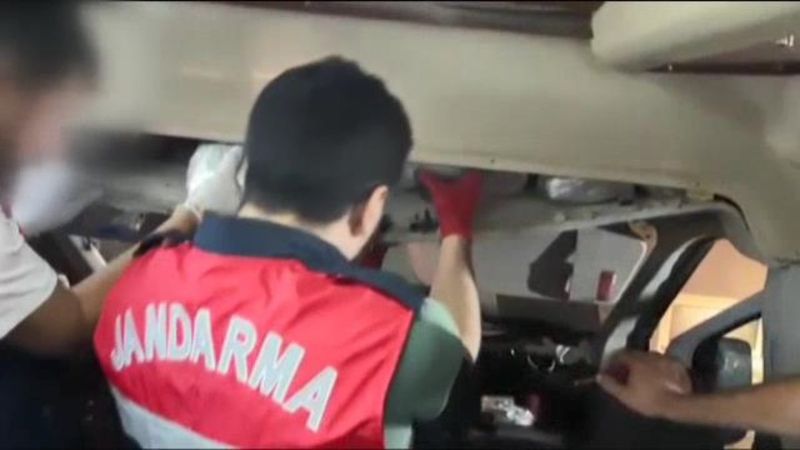 Şanlıurfa’da minibüsten 14 kilo 670 gram esrar çıktı