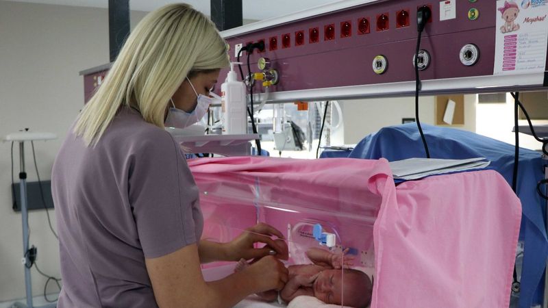 Gaziantep’te doğum yapan anne, bebeğini bırakıp kaçtı