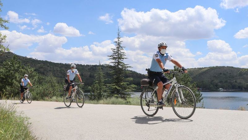 Ankara'nın gönüllü Martı Timleri, göl kenarında asayiş sağlıyor