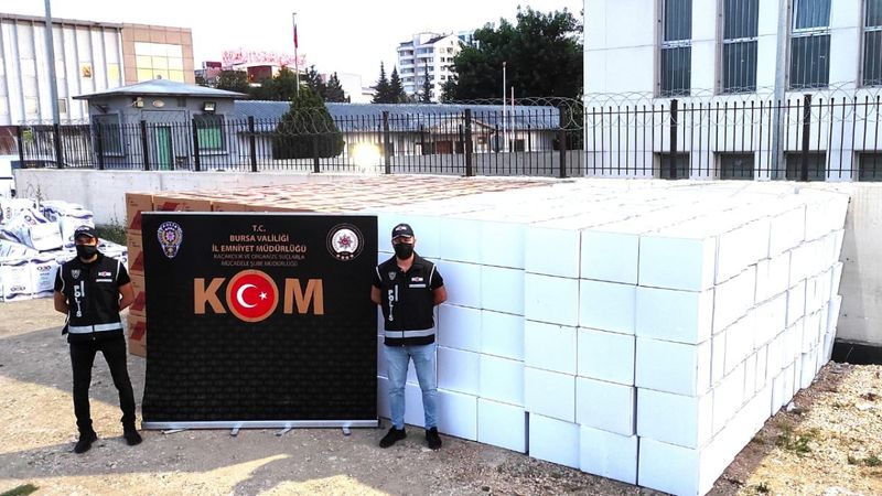 Bursa'da 2 buçuk milyon değerinde kaçak makaron ele geçirildi