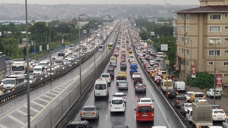 İstanbul'da trafik, durma noktasına geldi