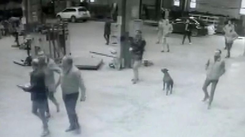 Arnavutköy'de oto tamirciye uzun namlulu silahlarla baskın yaptılar