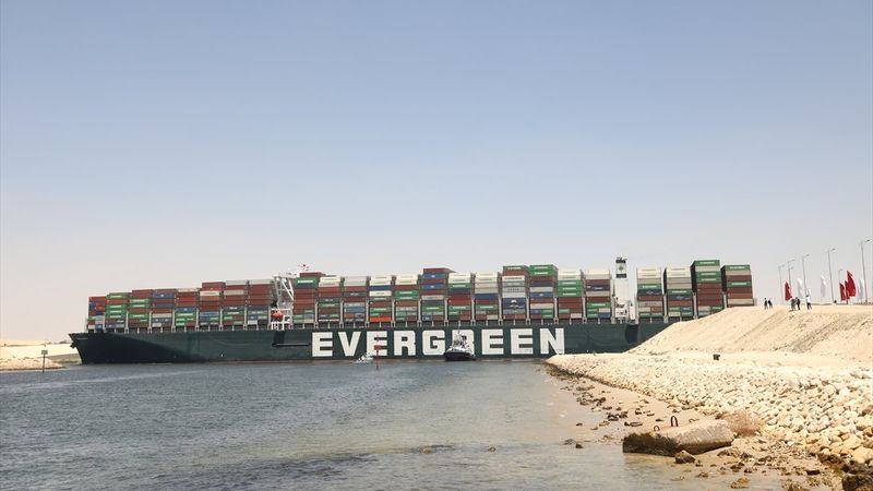 Süveyş Kanalı'nı tıkayan 'Ever Given' Mısır’dan ayrılıyor