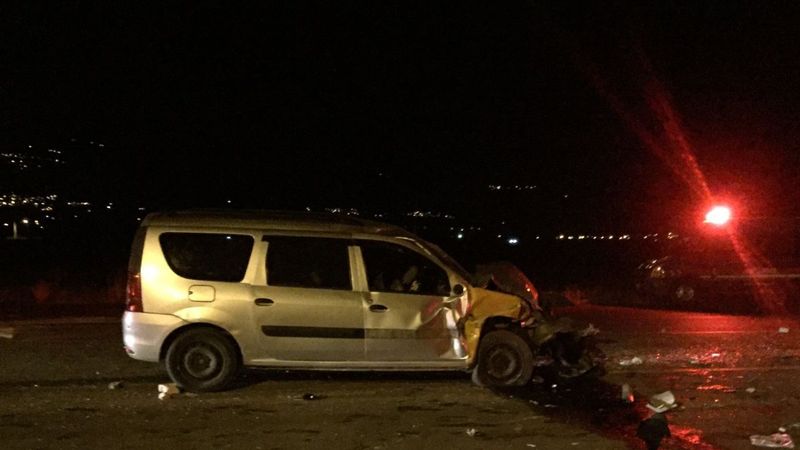 İzmir’de otomobiller çarpıştı: 1’i ağır 11 yaralı