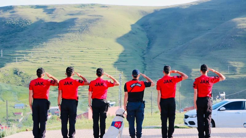Ardahan JAK timlerinden Ata'ya selam