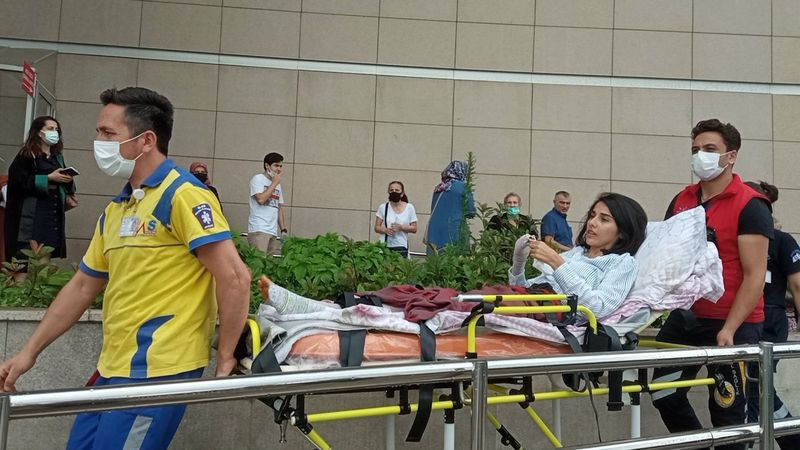 Şişli’de eşi tarafından vurulan kadın, duruşmaya sedye ile getirildi