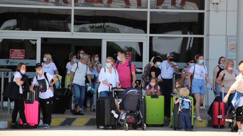 Antalya Havalimanı'nda tarihi yoğunluk