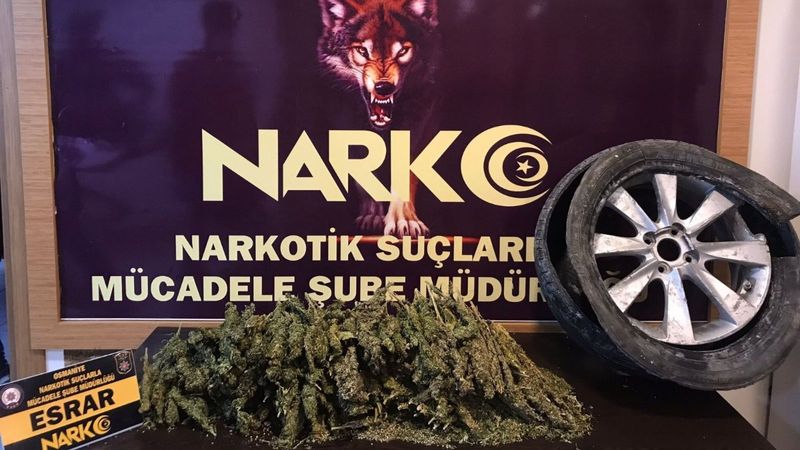 Osmaniye’de stepne içinden 4 kilo 300 gram esrar çıktı