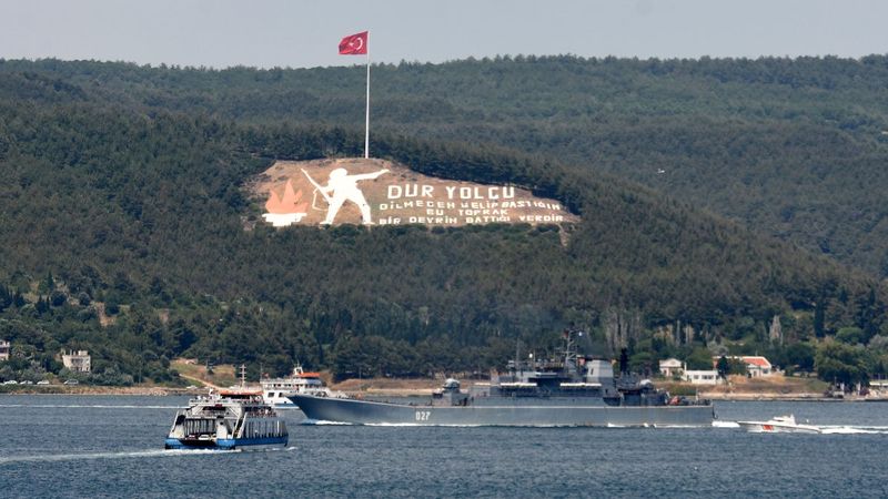 Rus savaş gemileri, Çanakkale Boğazı’ndan geçti