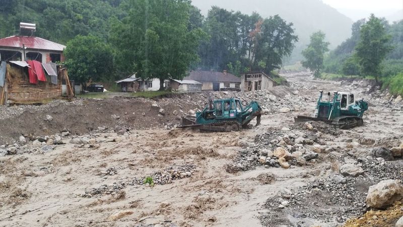 Sakarya'da sağanak taşkına sebep oldu