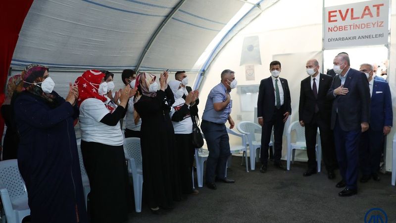 Cumhurbaşkanı Erdoğan, Diyarbakır anneleri ile bir araya geldi