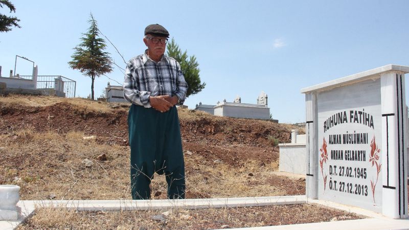 Müslüman olan Alman dostunun vasiyetini yerine getirdi