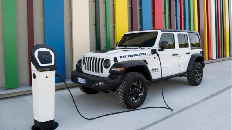 Yeni elektrikli Jeep Wrangler satışa sunuldu