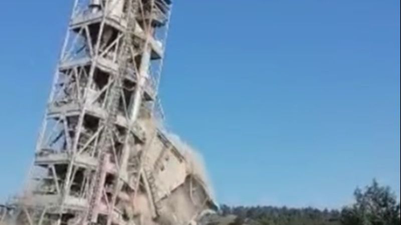 Çorum'daki fabrikanın kuleleri, saniyeler içinde yıkıldı