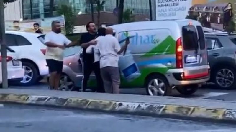 Sultangazi'de yol verme kavgası: Kazma ile saldırdı