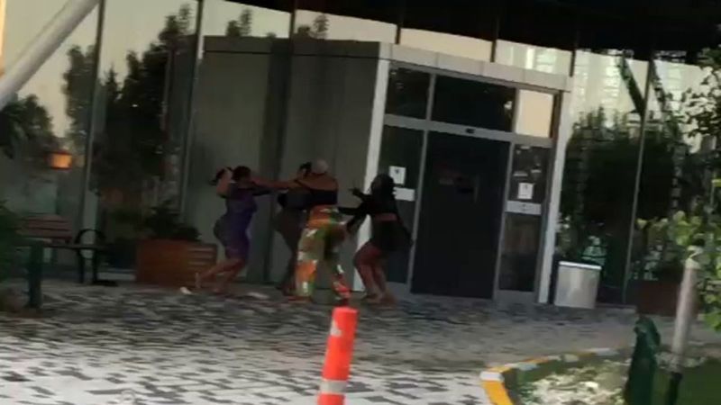 Esenyurt'ta rezidansta saç saça kadın kavgası