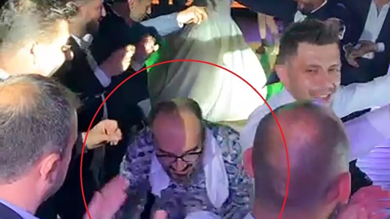 Bursa'da arkadaşının düğününde oynarken kalp krizi geçirdi