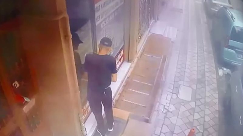 Sultangazi'deki hırsız bilgisayar kasası çaldı