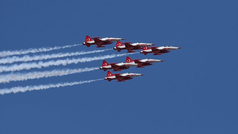 'Türk Yıldızları'ndan Kayseri'de gösteri uçuşu