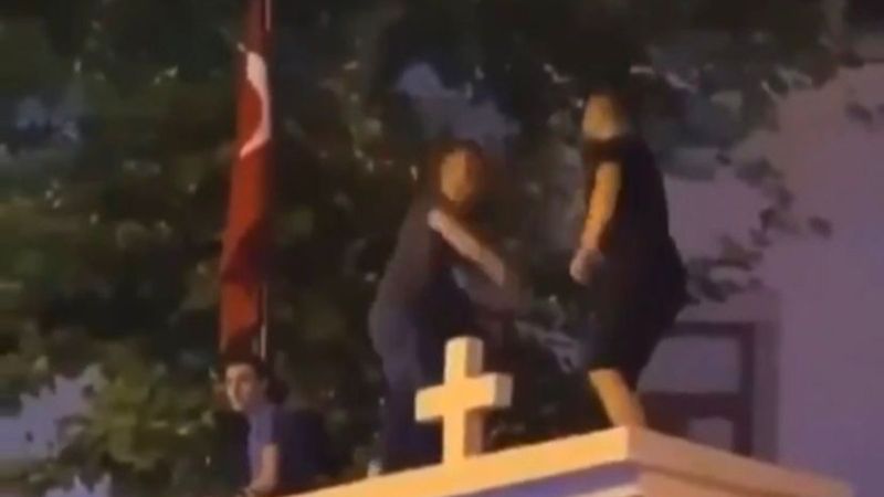 Abdulhamit Gül, Surp Takavor Ermeni Kilisesi'ne yapılan saygısızlığı kınadı