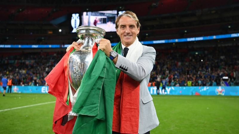 EURO 2020 kupası Roberto Mancini'nin ellerinde
