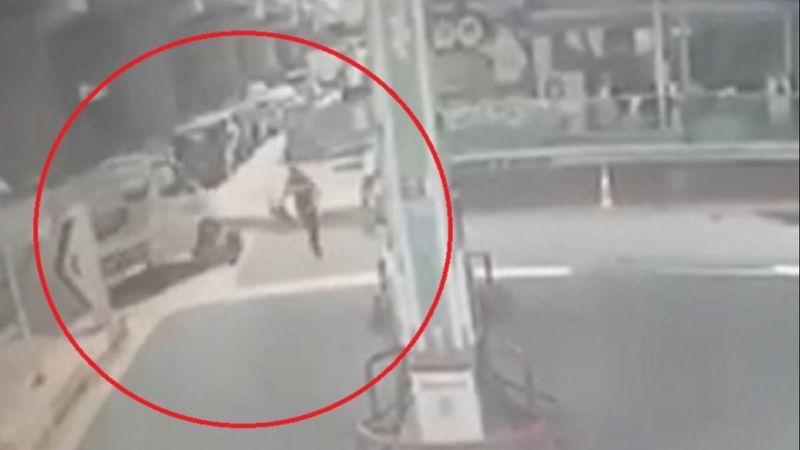 Kocaeli’de husumetlisini kamyonetle ezip metrelerce sürükledi