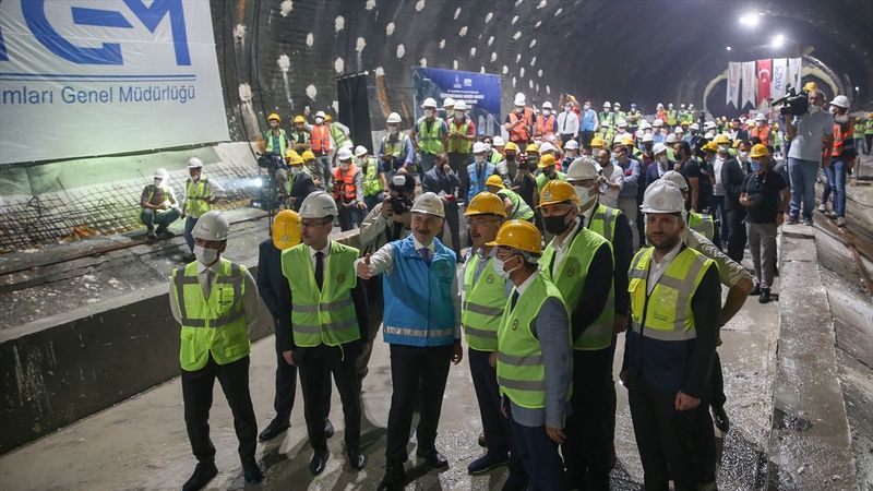 Altunizade - Çamlıca metrosunda sıra temel atmaya geldi