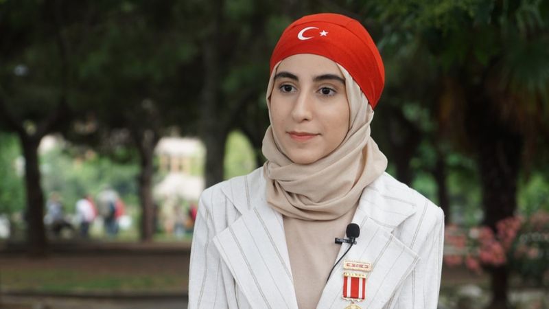 15 Temmuz'da 14 yaşındaki kız, kolundan aldığı kurşunla gazi oldu