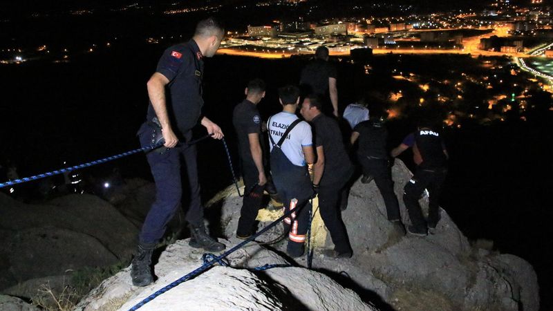 Elazığ’da uçurumdan kayan kadın 4 saatte kurtarıldı