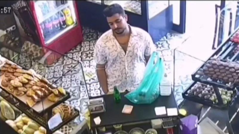 Esenyurt'ta tezgaha koyduğu parayı geri alıp para üstü bekledi