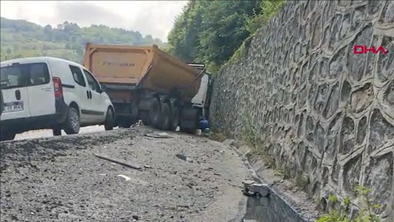 Zonguldak’ta yola dökülen mazot, kaza getirdi