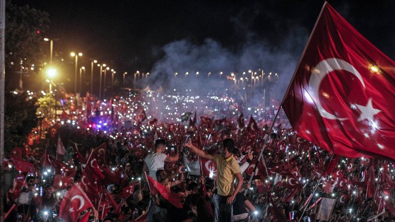 15 Temmuz mesajları 2021: Anlamlı, içten, duygusal şehitleri anma ve demokrasi sözleri