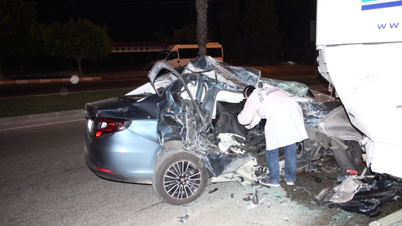 Antalya'ya tatile gelen gurbetçiler kaza yaptı: 1 ölü